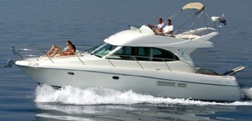Barco de motor EN CHARTER, de la marca Jeanneau modelo Prestige 32 Fly y del año 2007, disponible en Port dAiguadolc Aiguadolç Barcelona España